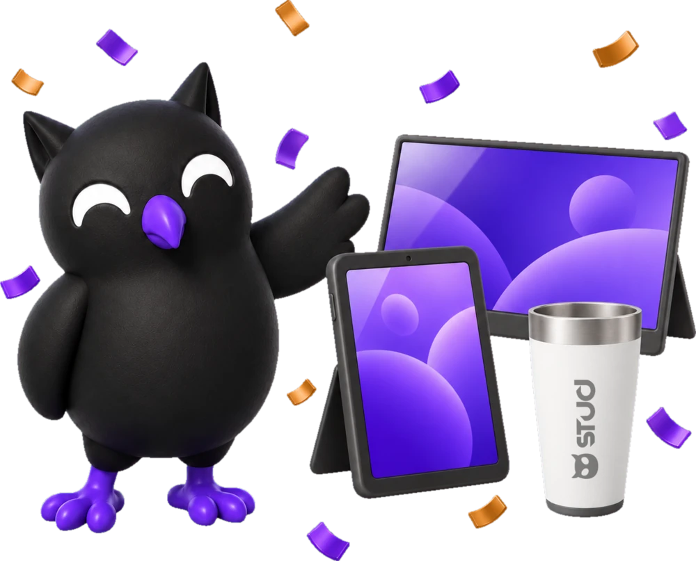 Jaya comemorando entre o tablet, o monitor portátil e o copo térmico do desafio